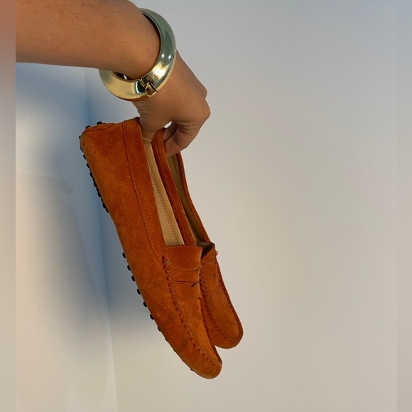 Women’s Tods orange suede loafer size 8.5 fits like an 8 - Picture 5 of 11